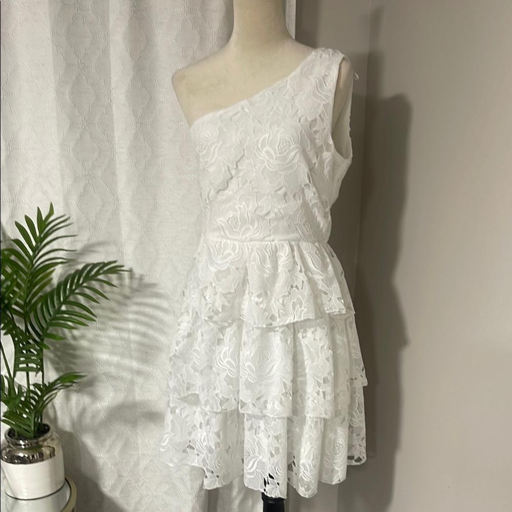 Layered with love Chic White Floral Lace One-Shoulder Dress Size M NWT